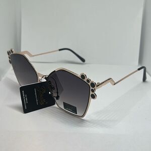 Giselle Women’s Flat Lens Sunglasses
